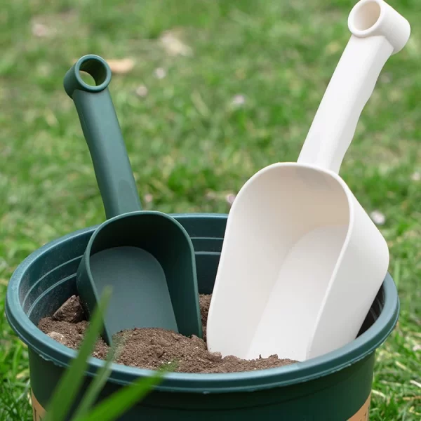 Thickened plastic shovel large